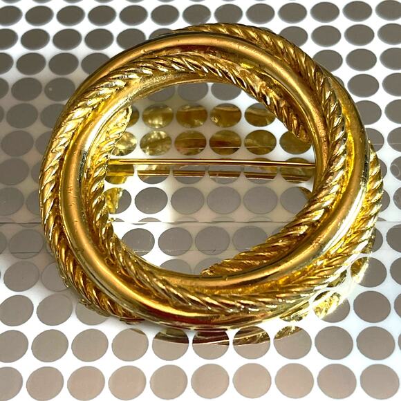 Vintage Gold Tone Textured Braided Heavy circle Brooch Lapel Pin B#18 - Picture 4 of 7